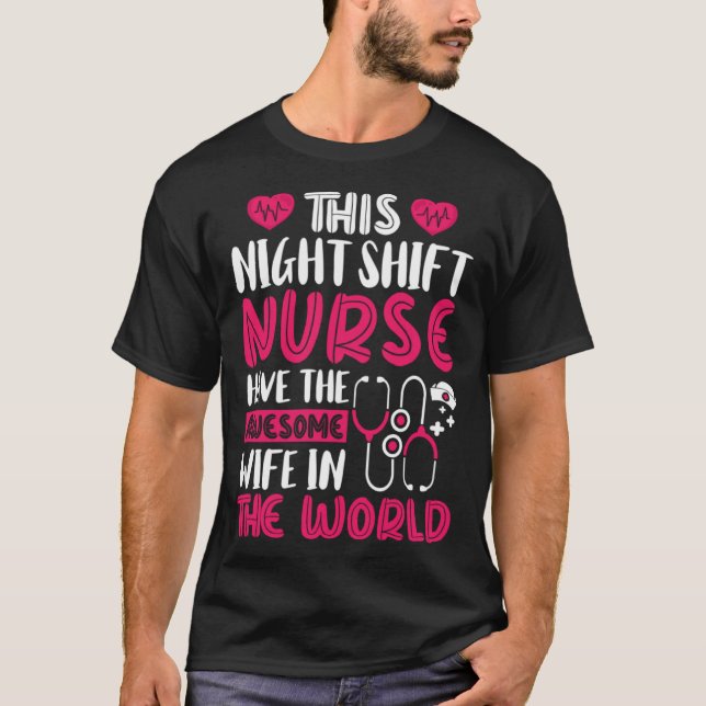 This Night Shift Nurse have the awesome wife in th T-Shirt (Vorderseite)