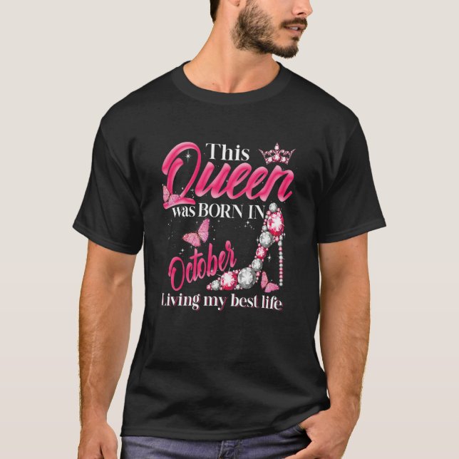 This Queen Was Born in October Living My best Life T-Shirt (Vorderseite)
