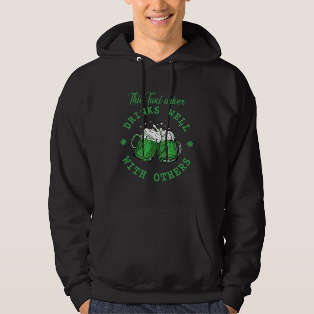 This Taxi driver Drinks Well With Others St Patric Hoodie (Vorderseite)