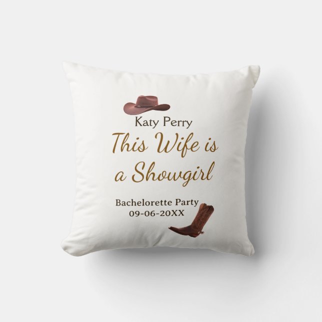 This Wife is a showgirl bachelorette party name da Kissen (Vorderseite)