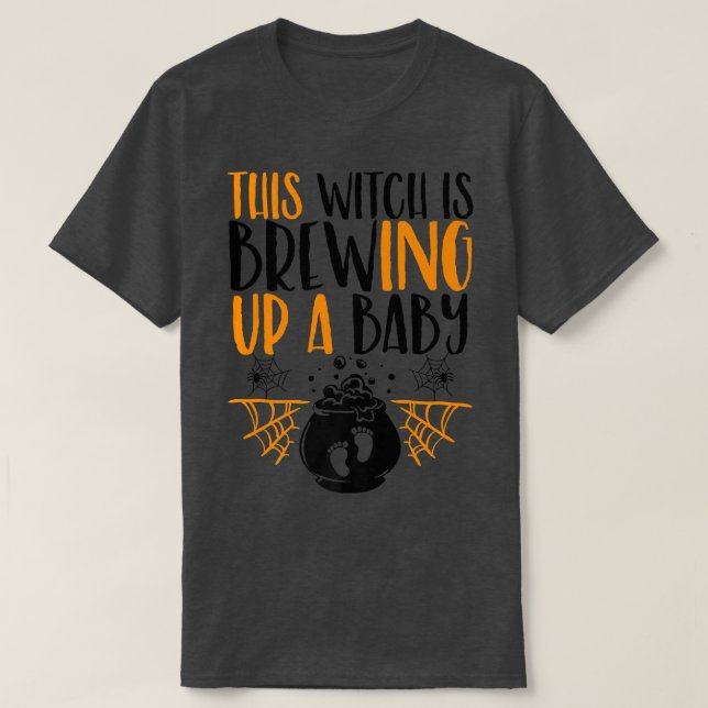 This Witch Is Brewing Up a Baby Halloween Pregnant T-Shirt (Design vorne)