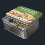 Thomas Fuller Inspirational Zitat "Two Hres" Box Puzzle<br><div class="desc">"Wenn du zwei Hasen hinterherlaufst,  wirst du keines von beiden fangen." - Thomas Fuller. Holen Sie sich dieses inspirierende Zitat als Acryljigsaw Puzzle mit Box. Wenn Sie schwarz-weiße Bilder bevorzugen,  klicken Sie einfach auf die blaue Schaltfläche Design bearbeiten -> Filter -> Schwarz & Weiß -> Fertig,  et voila!</div>