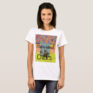 Thousand Oaks mit abstrakter Kunst und Eukalyptus T-Shirt