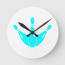 Three Bowling Pins Aqua Blue Runde Wanduhr