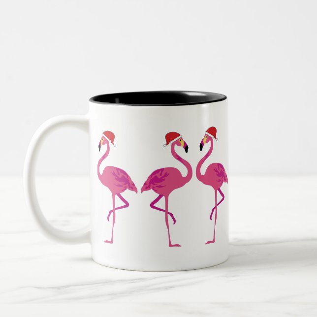 Three Christmas Flamingos Zweifarbige Tasse (Links)