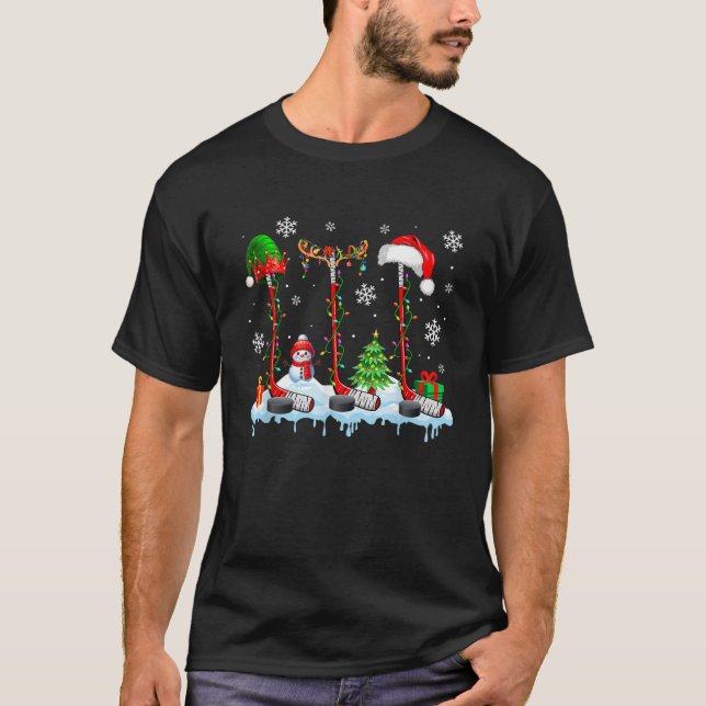Three Elf Santa Reindeer Hockey Equipments Xmas PL T-Shirt (Vorderseite)