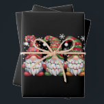 Three Gnomes Buffalo Kariert Red Christmas Geschenkpapier Set<br><div class="desc">Three Gnomes Buffalo Kariert Red Christmas</div>