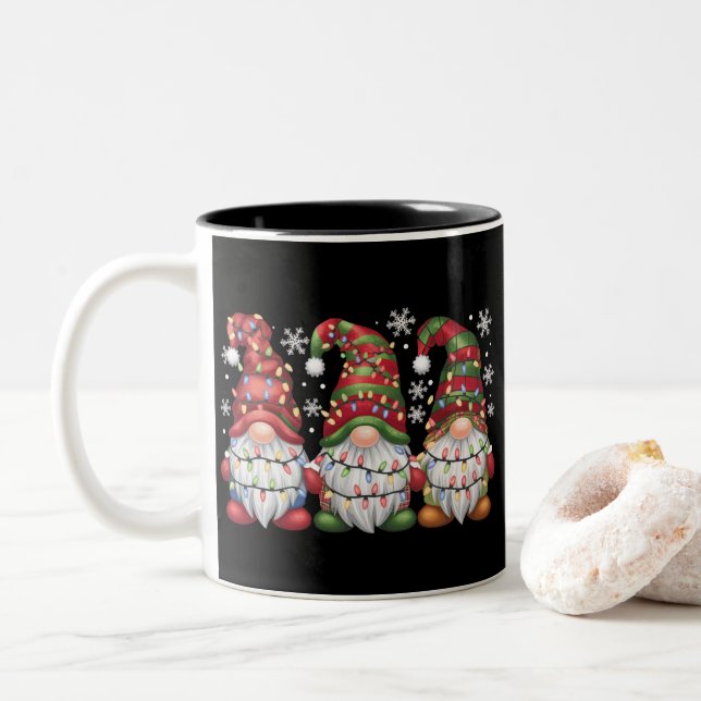 Three Gnomes Buffalo Kariert Red Christmas Zweifarbige Tasse (Mit Donut)