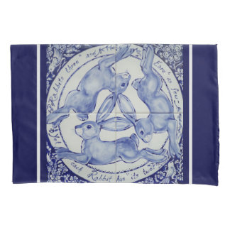 Three Hares Rabbit Blue & White Medallion Bird Kissenbezug