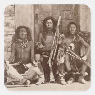Three Indian Braves, Fotograf von der Royal Eng Quadratischer Aufkleber