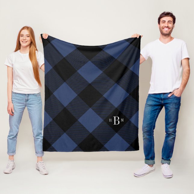 Three Letter Monogram Blue Buffalo Karo Fleecedecke (Beispiel)