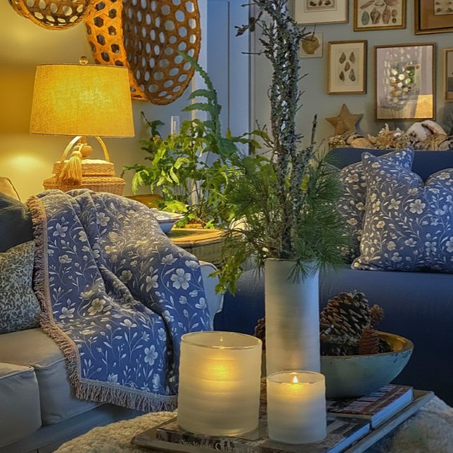 Throw Blanket - Floral Blue & White Design  Decke (Blue Floral Throw with Matching Pillows available in the Liberty Dog Store Online )