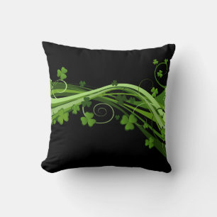 Throw Pillow-St. Patrick's Day Kissen