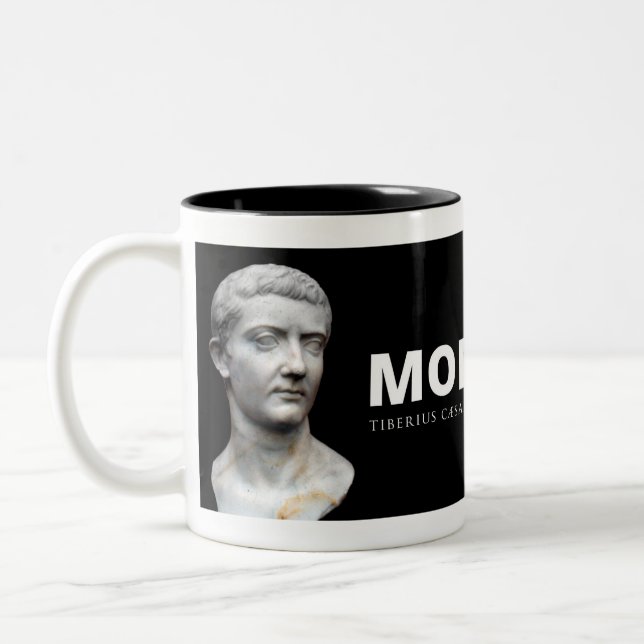Tiberius Caesar Mommas Jungen-Tasse Zweifarbige Tasse (Links)