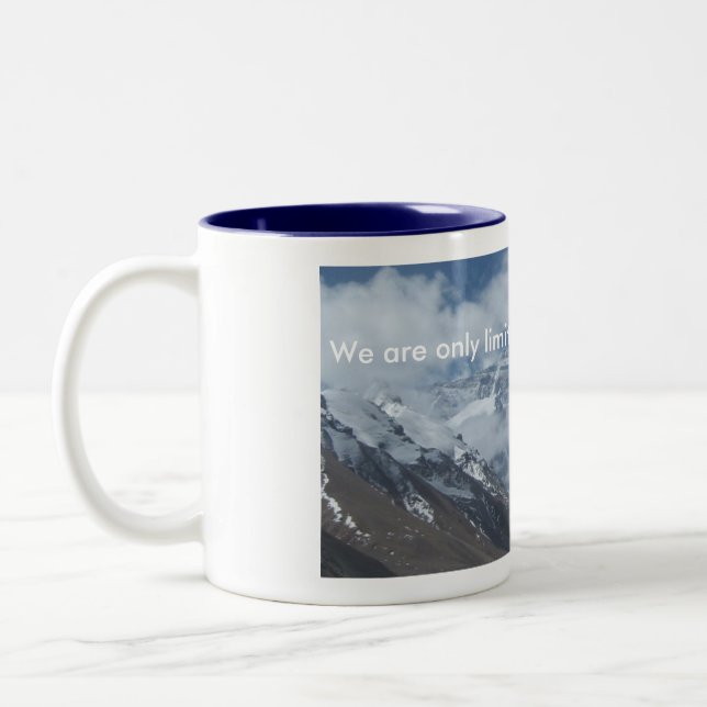 Tibetanische Spitze von Everest Zweifarbige Tasse (Links)
