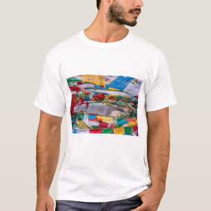 tibetische Landschaft mit Gebetsfahnen - Himalaya T-Shirt