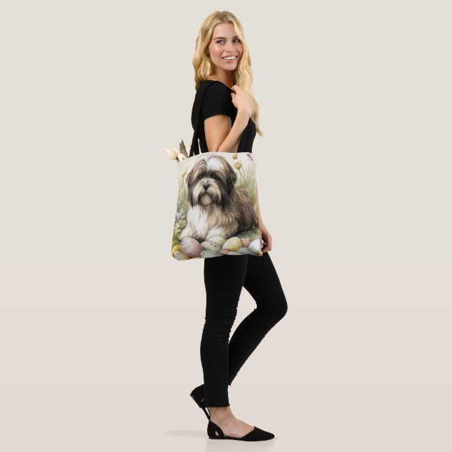 Tibetischer Terrier Hund mit Ostereier Urlaub (Am Model)