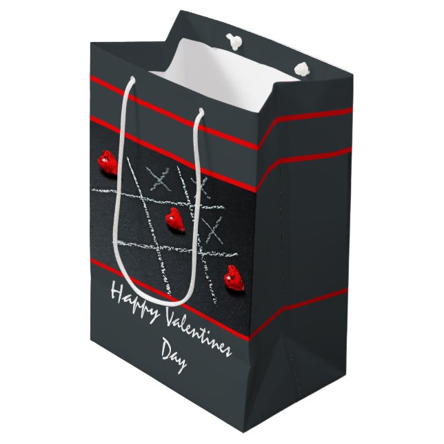 Tic Tac Toe Hearts Mittlere Geschenktüte (Vorderseite Schrägansicht)