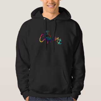 Tie Dye Captain Frau hat das erste Anrecht auf den Hoodie
