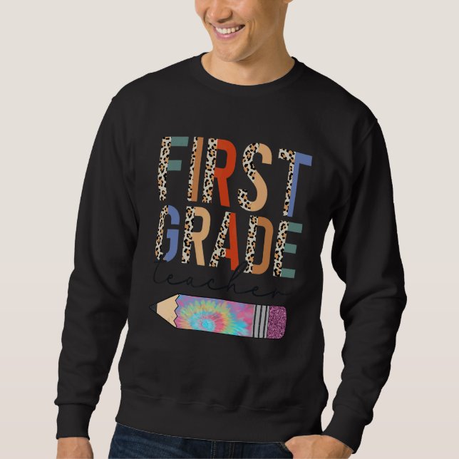 Tie Dye First Grade Teacher Leopard Pencil Back To Sweatshirt (Vorderseite)