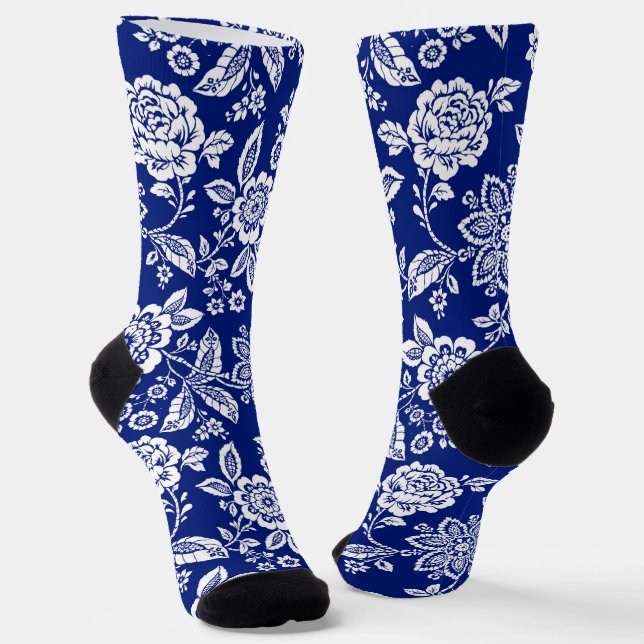 Tief blauer Hintergrund und weiße Blüte Socken (Gewinkelt)