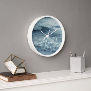 Tief blauer Nordstrand mit abstürzenden Wellen Uhr