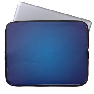 Tief dunkelblaue körnige Vignette Laptopschutzhülle