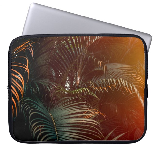 Tief dunkelgrüne Palmwedel-Muster mit hellem oder Laptopschutzhülle (Vorderseite)
