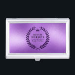 Tief Lila Laurel Wreath auf Lila Visitenkarten Dose<br><div class="desc">Einfach elegant minimalistisch glänzend schimmernder,  moderner lila Hintergrund mit lila Lorbeerkranzrahmen.</div>