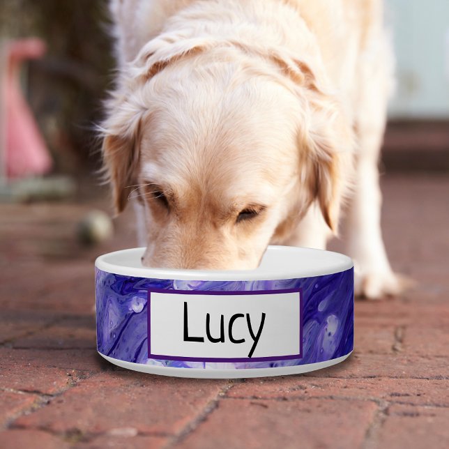 Tiefe des Lila Galaxy-Acryls Pour Pet Napf (This contemporary purple marble artwork is on-trend and provides a decor reminiscent of a galaxy.)