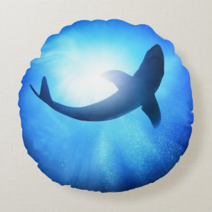 Tiefer Ozean-Haifisch-Silhouette Rundes Kissen