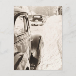 Tiefer Schnee altes Vintage-Auto Postkarte