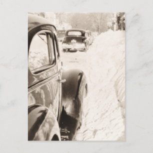 Tiefer Schnee altes Vintage-Auto Postkarte