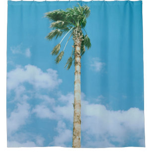 Tiefes Foto von Palmen unter blauem Himmel Duschvorhang