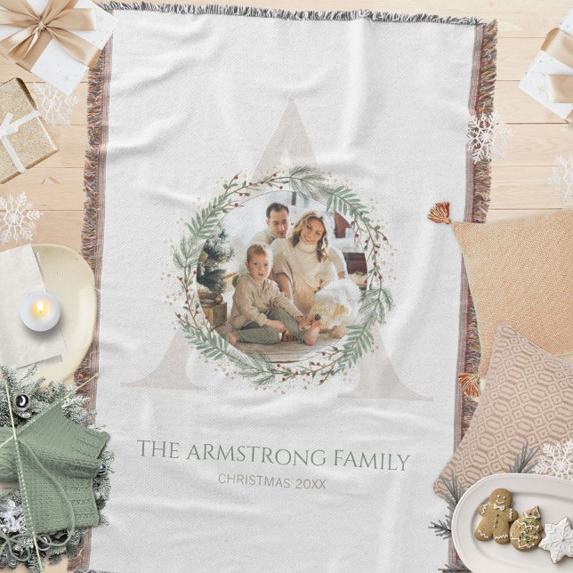 Tiefes Salbeikranz-Monogramm-Foto-Familienandenken Decke (Deep Sage Wreath Monogram Photo Family Keepsake Throw Blanket ©Susanne Sachers - Sunny Mind 🌞)