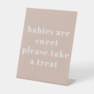 Tiefrosa Sandstein-Typografie-Baby-Party-Geschenk Sockelschild