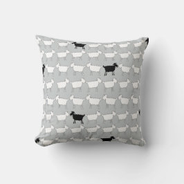 Tierische weiße Schafe u. das Wurfskissen der Kissen