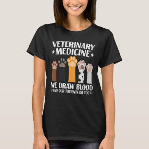 Tiermedizin Funny Gezeichnet Blut Unser Patient T-Shirt