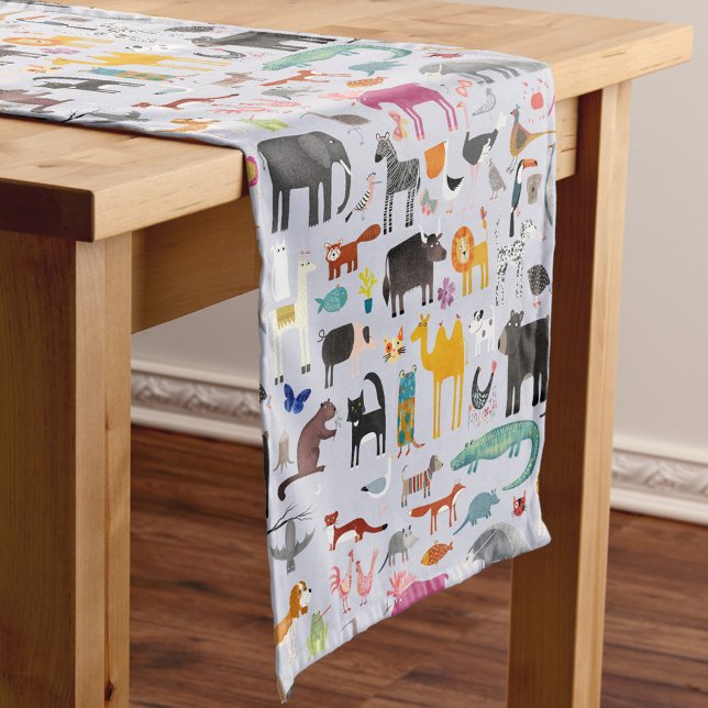 Tiermenagerie Kurzer Tischläufer (Fun animal menagerie with wild, safari, zoo and pet animals and birds pattern table runner)