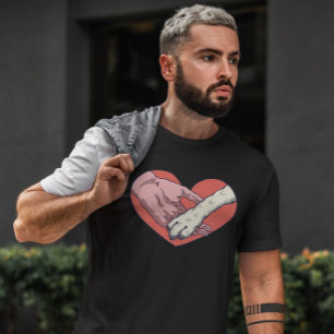 Tierpfade und menschliche Hand im Herzen T-Shirt