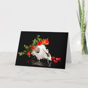 Tierschädel mit einem Kranz wild lebender Blume Feiertagskarte