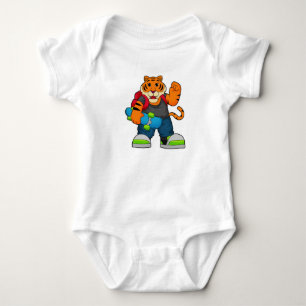 Tiger als Skater mit Skateboard Baby Strampler