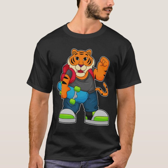 Tiger als Skater mit Skateboard T-Shirt (Vorderseite)