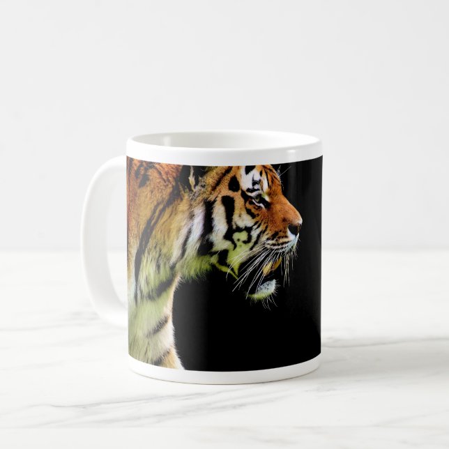 Tiger Approaching - Wildtierarbeiten Kaffeetasse (Vorderseite Links)
