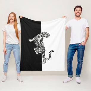 Tiger auf schwarz und weiß  fleecedecke
