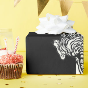 Tiger auf schwarz und weiß geschenkpapier