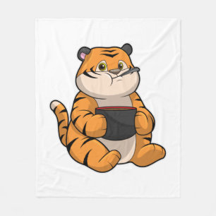 Tiger beim Essen mit Schale Fleecedecke