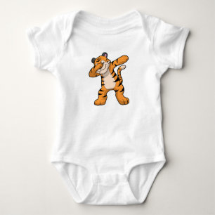 Tiger beim Hip Hop Dance Dab Baby Strampler