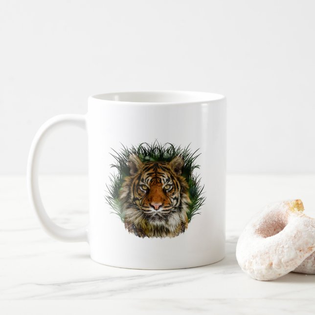 Tiger durch Gras schälen Kaffeetasse (Mit Donut)