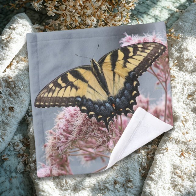 Tiger Frack Butterfly auf Pink Wild Blume Waschlappen (Beautiful rustic nature inspired blue, yellow, and pink nature washcloth with swallowtail butterfly.)